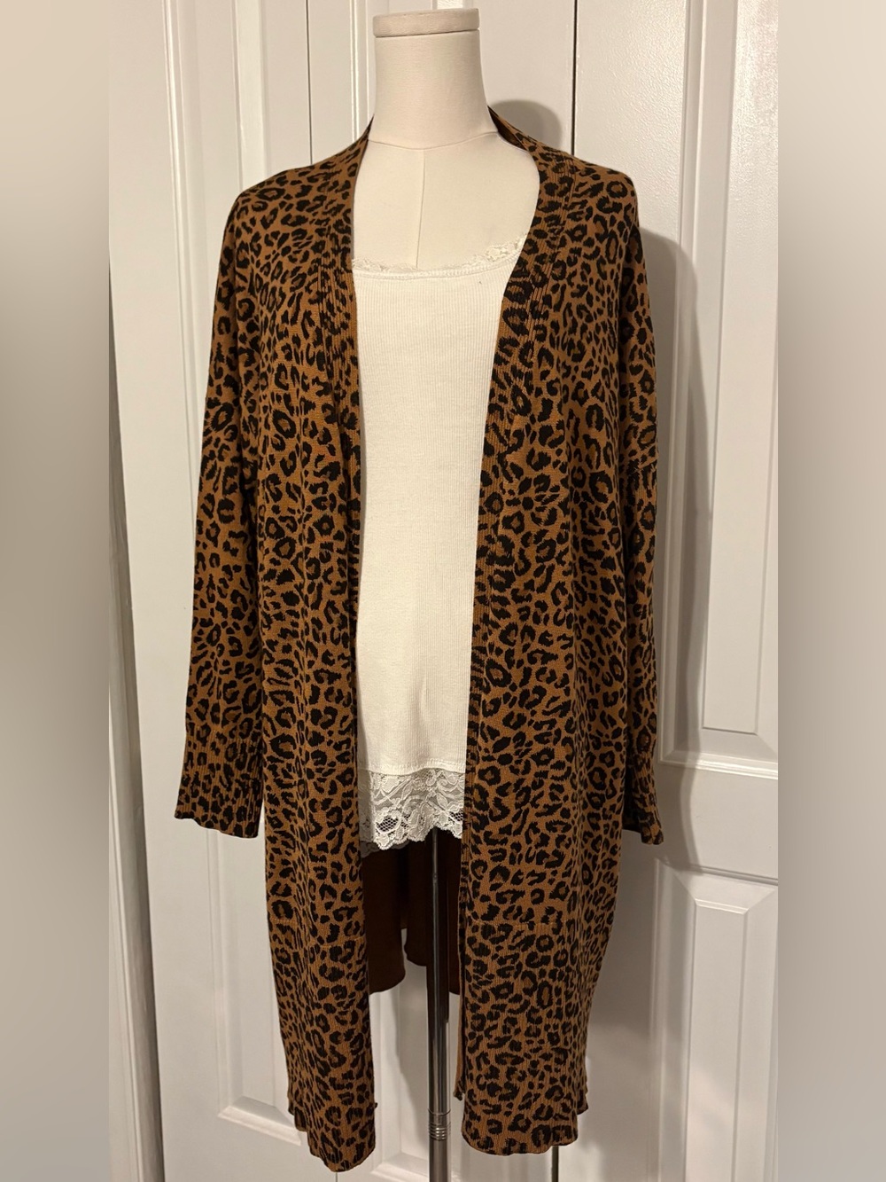 TERRA & SKY, Brown and Black Leopard Print Open-Front Cardigan
